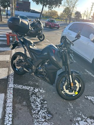 Zontes 125U Negra COMO NUEVA