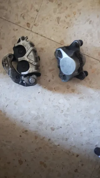Piezas de moto variadas