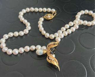 Collar de Perlas y Colgante Oro