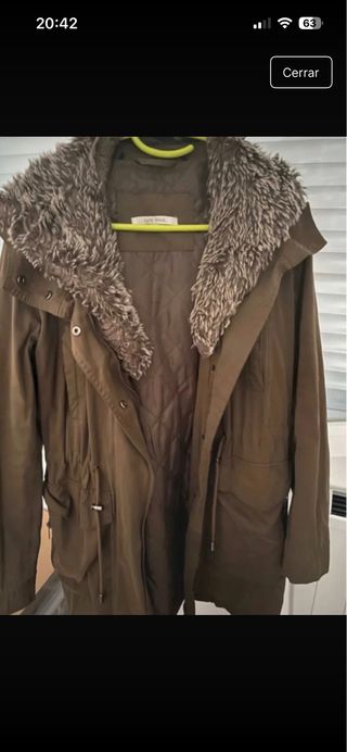 Parka verde militar con capucha y pelo