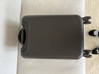 Maleta Cabina Herschel Rígida Negra con Ruedas