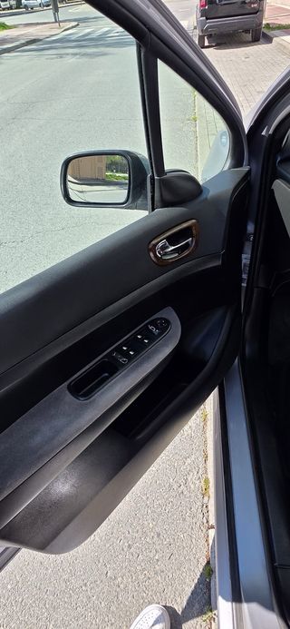 Peugeot 307gasolina,precio negociable 1 solo dueño