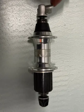 Buje trasero Shimano Deore XT FH-M737 32 ojales