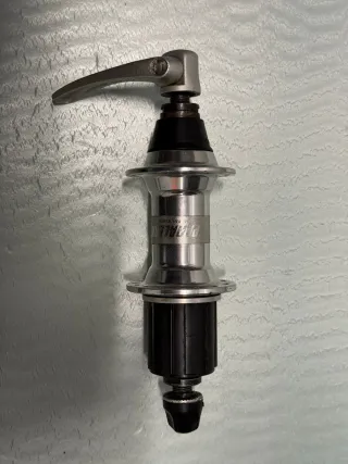 Buje trasero Shimano Deore XT FH-M737 32 ojales