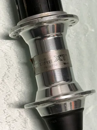 Buje trasero Shimano Deore XT FH-M737 32 ojales