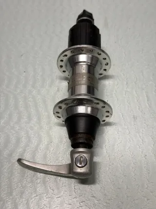 Buje trasero Shimano Deore XT FH-M737 32 ojales