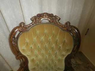 Conjunto de sillones antiguos de terciopelo