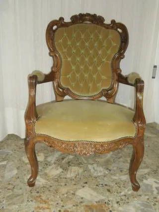 Conjunto de sillones antiguos de terciopelo