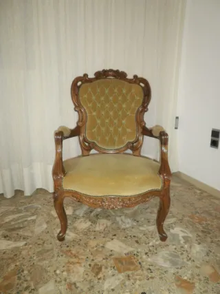 Conjunto de sillones antiguos de terciopelo