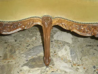 Conjunto de sillones antiguos de terciopelo