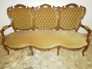 Conjunto de sillones antiguos de terciopelo