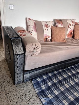 Mueble marroquí negro y plata