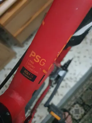 Bicicleta de montaña roja