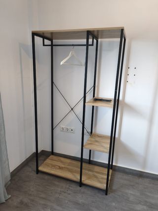 Armario Metálico y Madera