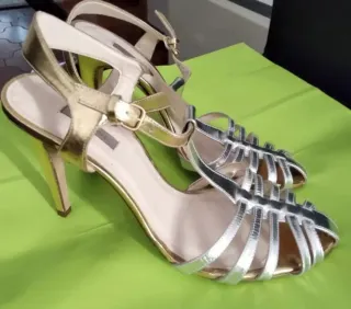 Sandalias Uterque doradas y plateadas