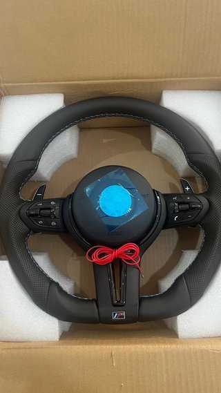 Volante achatado deportivo de cuero para BMW