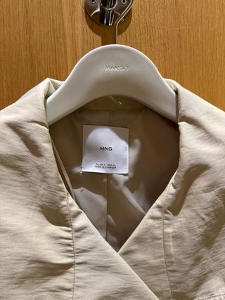 Chaqueta corta Mango beige