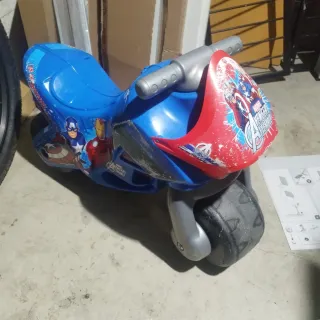 Moto infantil Avengers