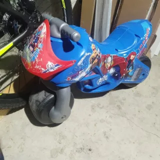 Moto infantil Avengers