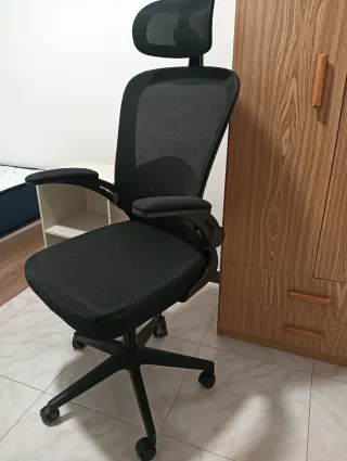 Silla ergonómica de oficina negra