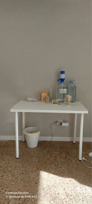 Mesa auxiliar blanca