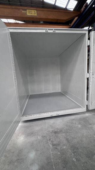 Caja de camión frigorífica blanca