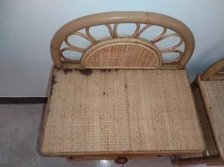 Mesitas de noche antiguas de mimbre y bambú