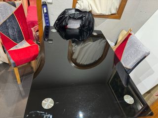 Mesa de comedor cristal negra + 3 sillas