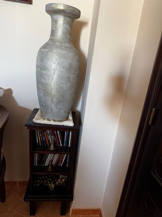 Jarrón alto metal beige y plata