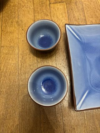 Plato cuadrado y 4 vasos turquesa