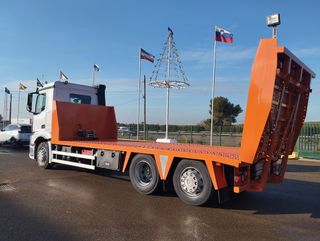Mercedes ACTROS 25 45-CAMIONES PORTAMAQUINARIAS