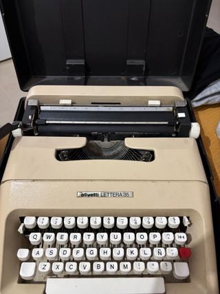 Máquina de escribir Olivetti Lettera 35