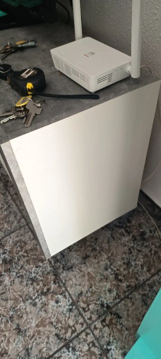 Mueble TV gris y blanco