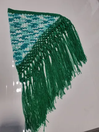 Mantoncillo crochet niña hecho a mano