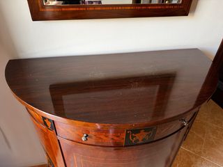 Mueble de madera con detalles