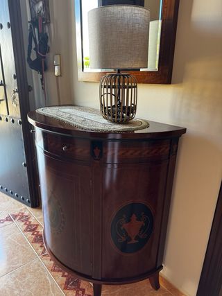 Mueble de madera con detalles