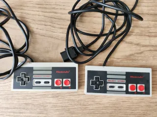 Consola Nintendo NES con accesorios