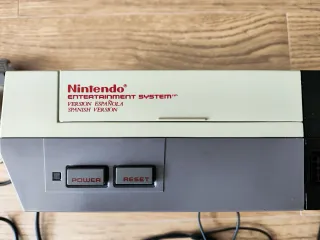 Consola Nintendo NES con accesorios