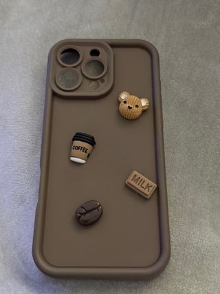 Funda iPhone 15 Pro Max con adornos