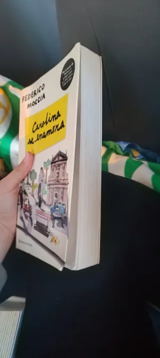 Carolina se enamora (Spanish Edition)