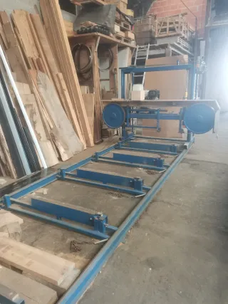 Sierra de cinta horizontal