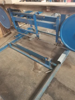 Sierra de cinta horizontal