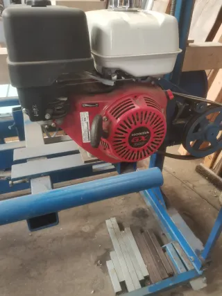 Sierra de cinta horizontal