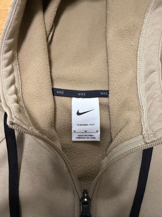 SUDADERA NIKE Therma - FIT BEIGE/GRIS