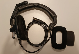 Headset Mono Auricular Preto / Beyerdynamic