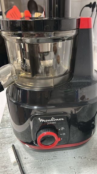 Licuadora Moulinex Juiceo Roja y Negra