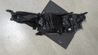 Faro Toyota Yaris izq