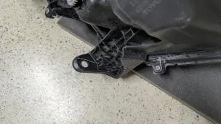 Faro Toyota Yaris izq