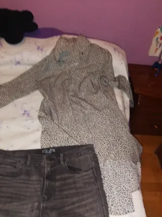 Conjunto Chaqueta Beige y Pantalones más vestido