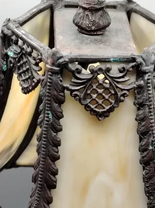 Lámpara de mesa metal y piedra firma Marfil